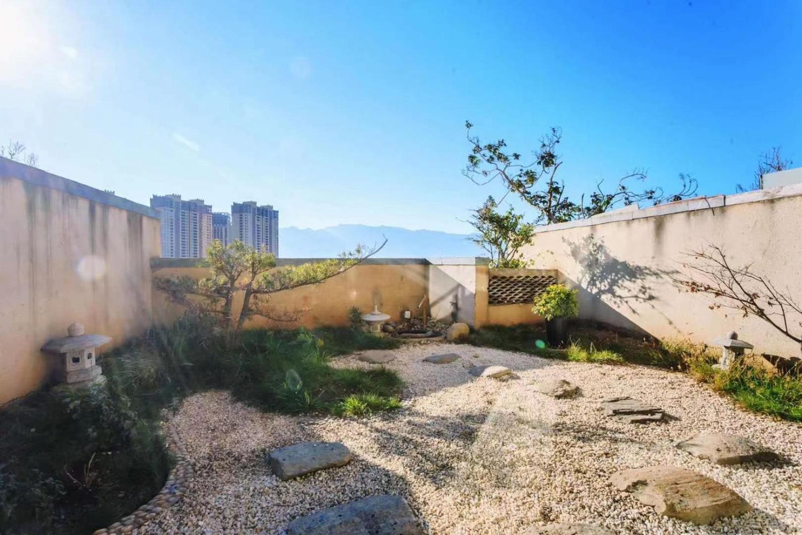 Dali Listening Sea View Villa大理听城海景别墅 Exterior photo