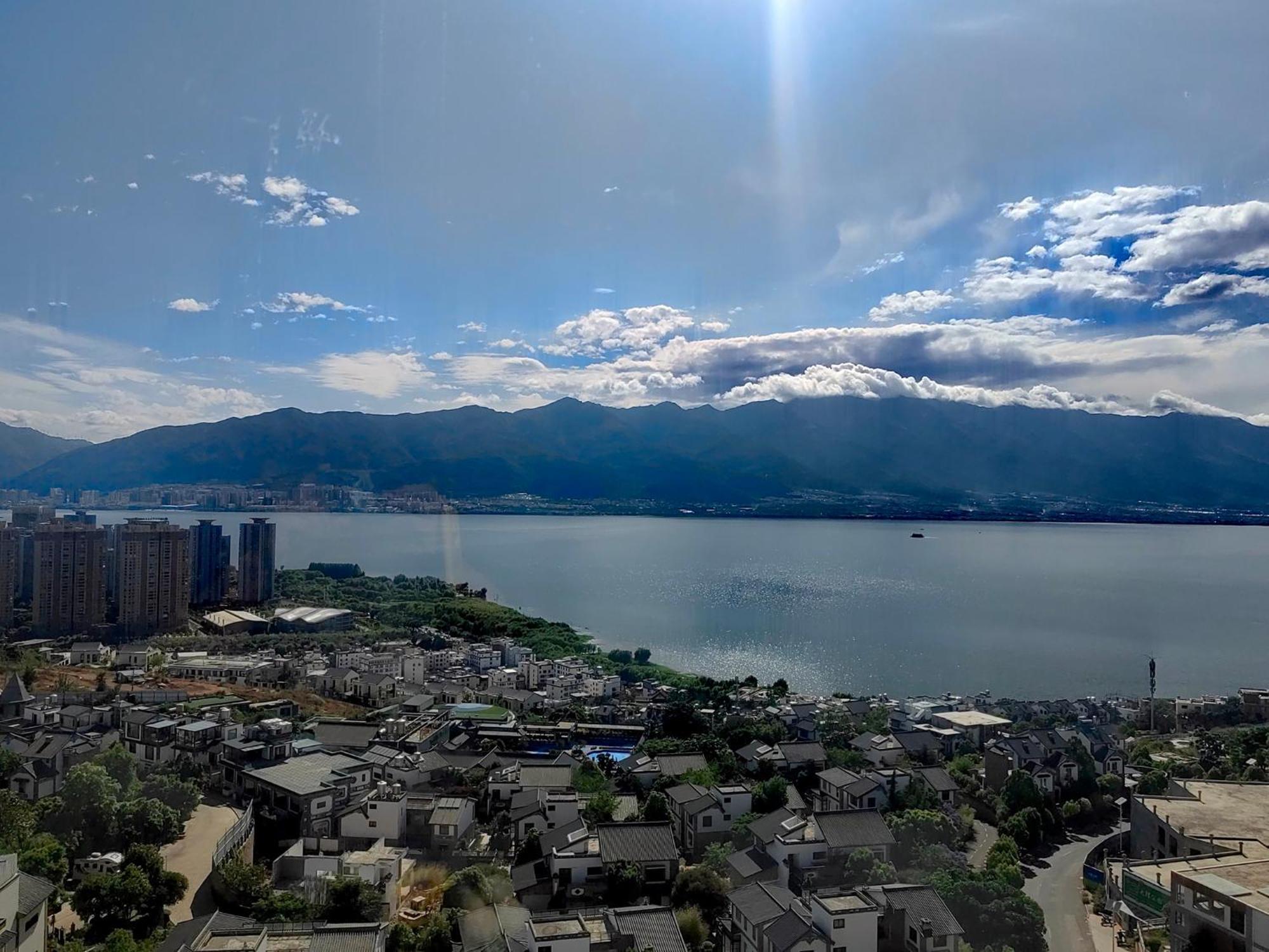 Dali Listening Sea View Villa大理听城海景别墅 Exterior photo